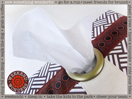 Tutorial: Tissue box cover with a giant grommet opening