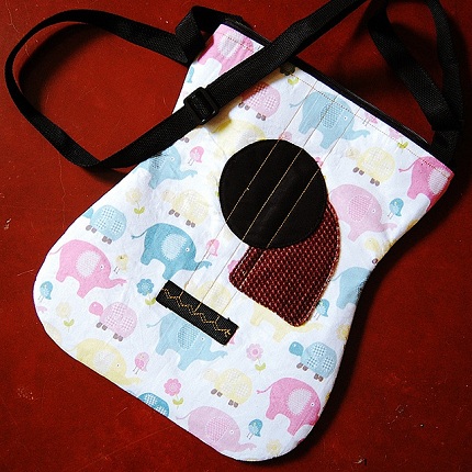 Free pattern: Acoustic guitar bag