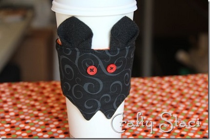 Free pattern: Halloween bat coffee sleeve