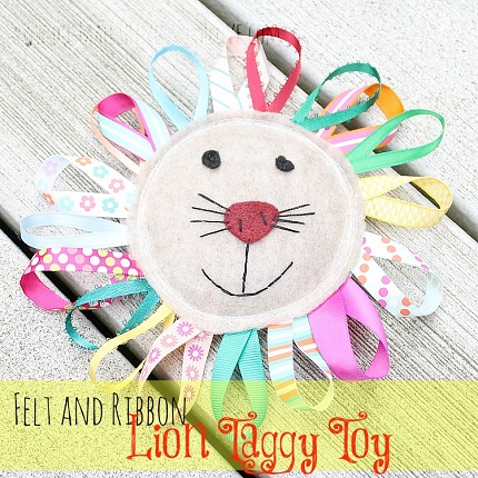 felt lion taggy toy