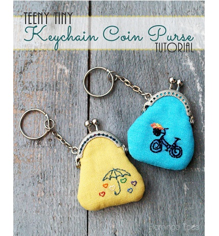 Free pattern: Teeny Tiny Keychain Coin Purse