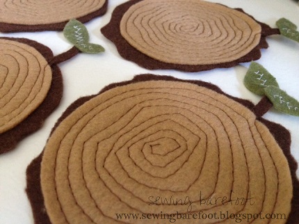 Free pattern: Felt tree stump coasters