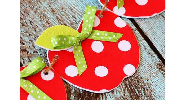 Tutorial: No-sew fabric apple garland