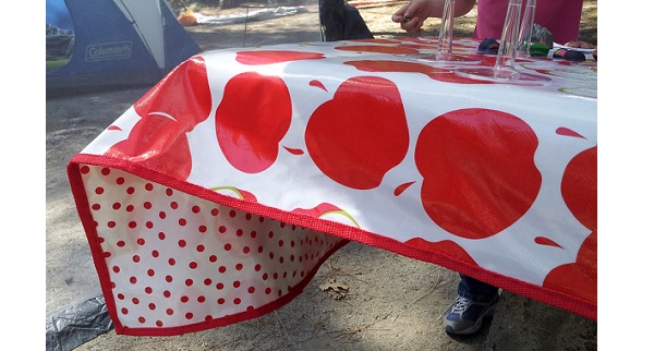 Tutorial: Double sided oilcloth picnic tablecloth