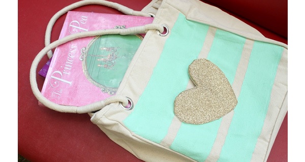 Tutorial: Library tote with a glitter heart library card pocket