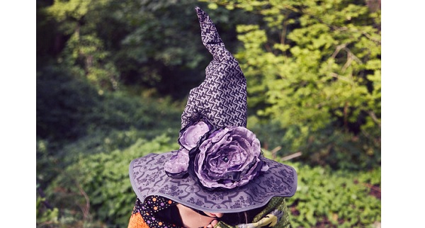 Free pattern: Dead Roses Witch Hat