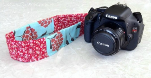 Tutorial: Easy removable camera strap slipcover