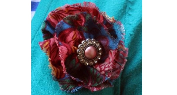 Tutorial: Frayed fabric flower