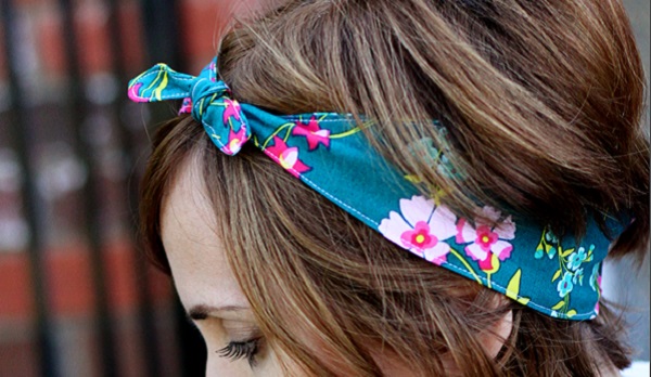 Free pattern: Knotted fabric headband, with elastic for a snug fit