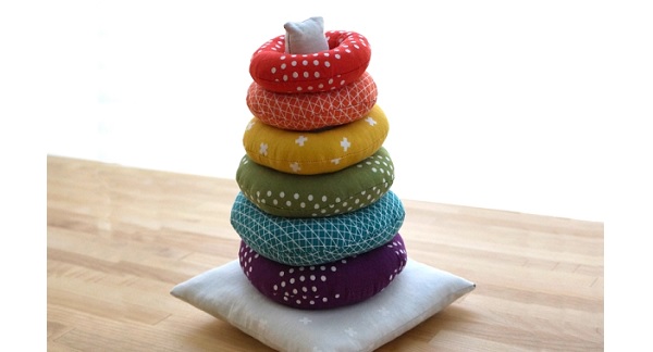 Free pattern: Fabric stacking ring toy