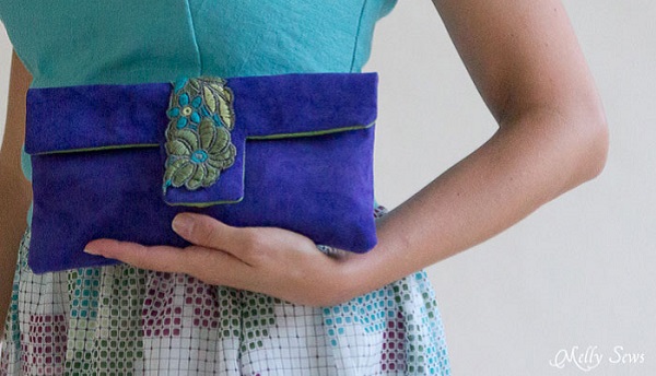 Free pattern: Suede clutch with removable straps