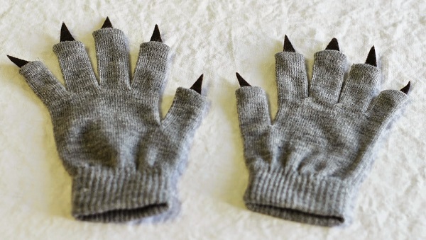 Tutorial: No-sew monster claw gloves