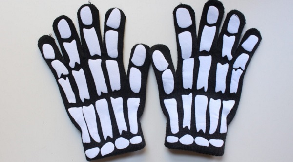 Tutorial: DIY skeleton gloves