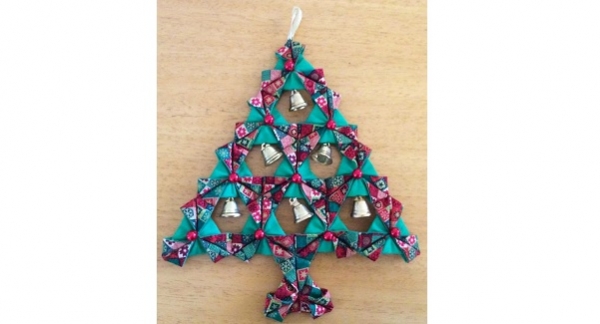 Tutorial: Fabric origami Christmas tree wall hanging