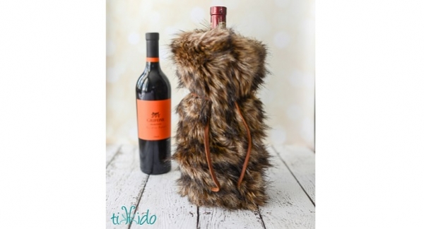 Tutorial: Faux fur wine bag