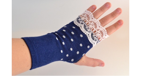 Tutorial: Easy fingerless gloves made from socks, no sewing required