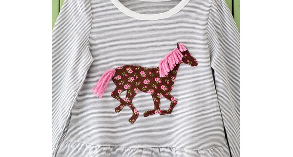 Tutorial: Horse applique with a yarn mane and tail