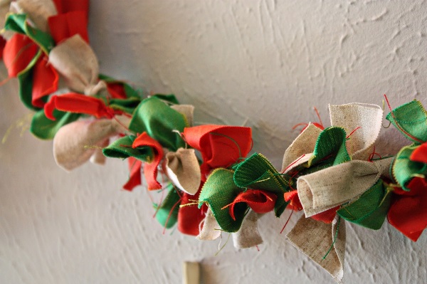 Tutorial: Knotted fabric garland