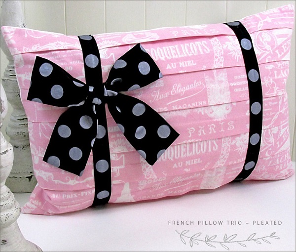 Tutorial: Pleated throw pillow with belted bow