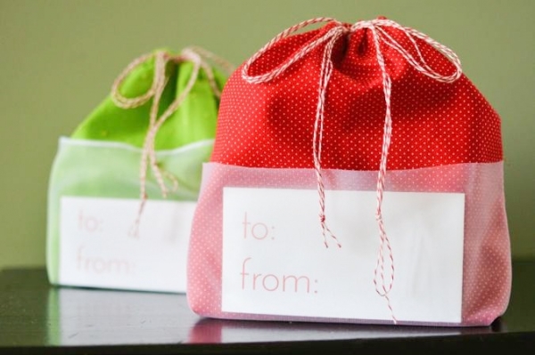 Tutorial: Reusable fabric gift bag with a sheer pocket