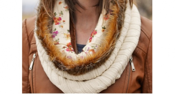 Tutorial: Faux fur trimmed sweater cowl