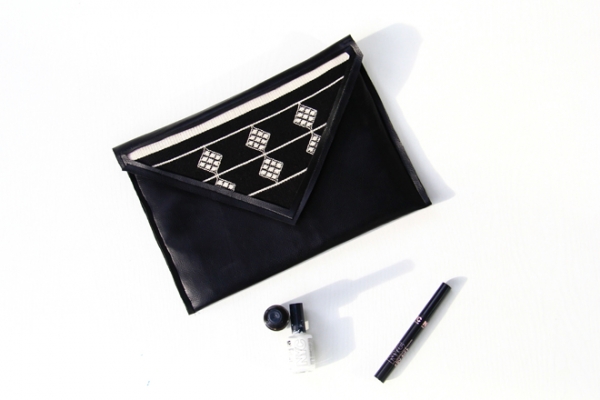 Tutorial: Triangle cutout faux leather clutch