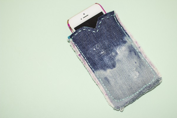 Tutorial: Upcycled denim and felt phone case