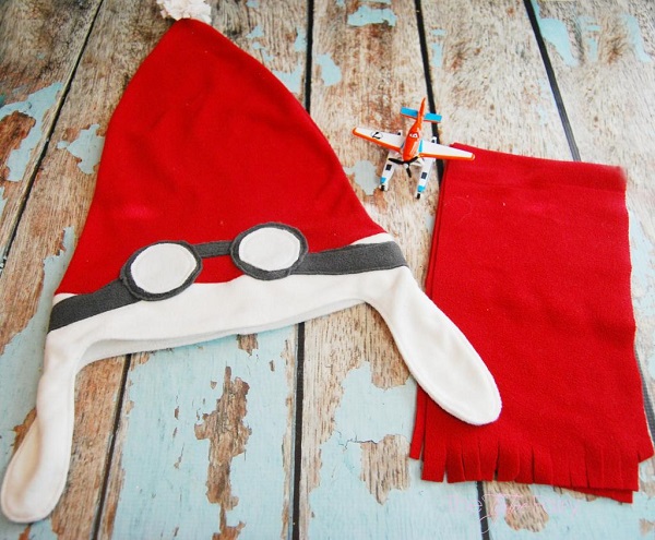 Free pattern: Aviator style Santa hat and scarf