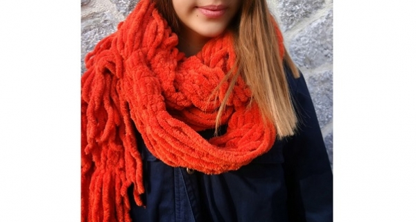 Tutorial: No-knit yarn scarf