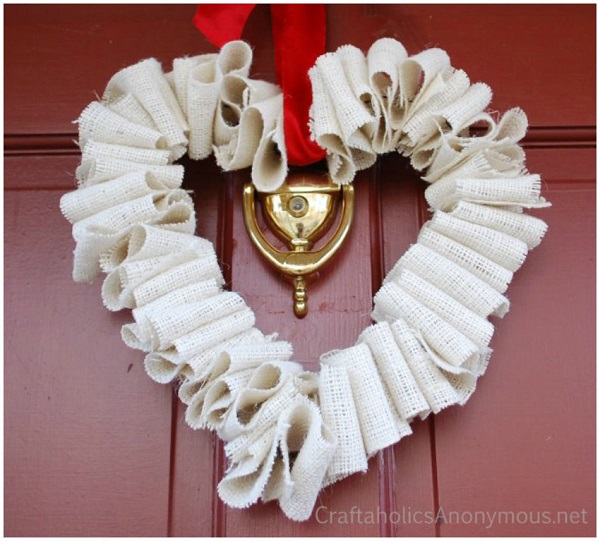 Tutorial: No-sew burlap Valentines wreath