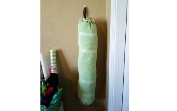 Tutorial: Grocery bag organizer made from a hand towel