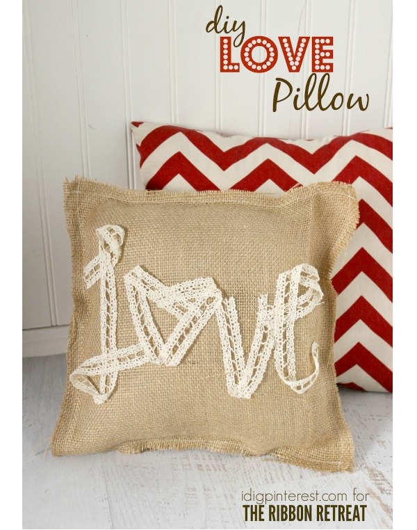 Tutorial: Burlap and lace Love pillow