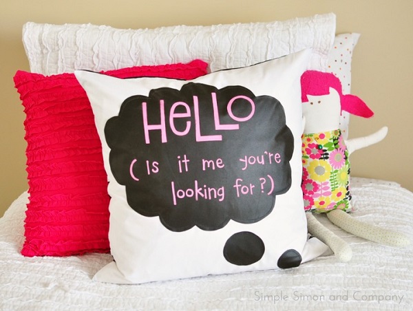 Tutorial: Chalk cloth speech bubble pillow