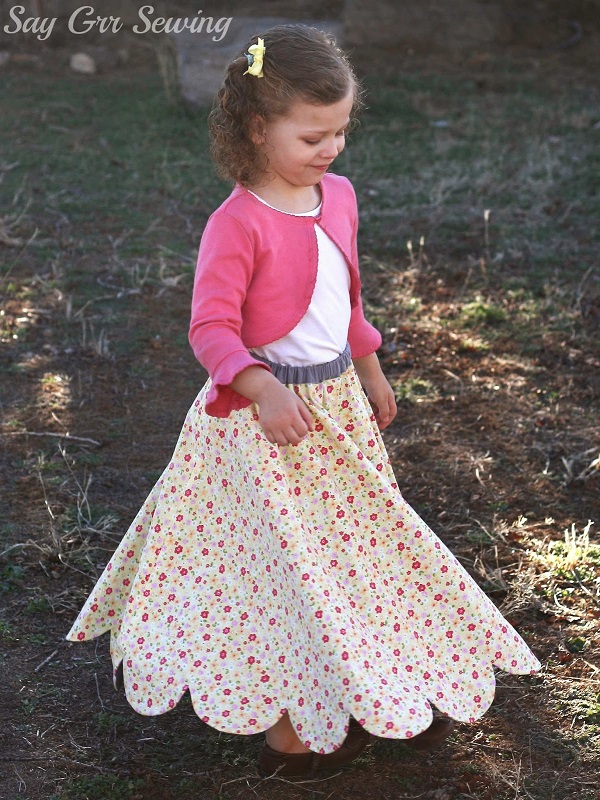 Free pattern: Little girls long flutter skirt with a scalloped hem