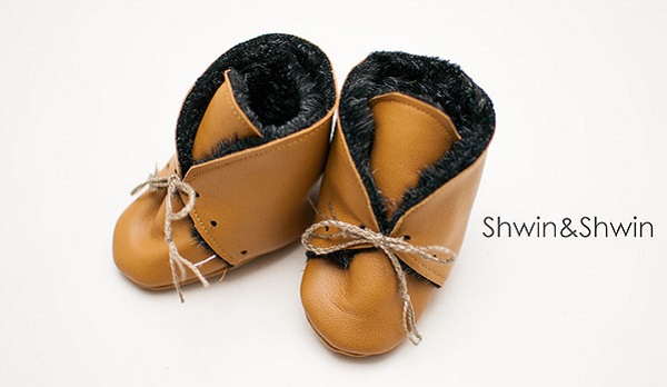 Free pattern: Leather and fur baby booties