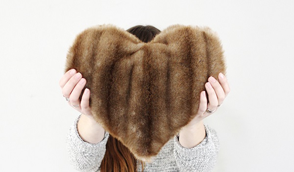 Tutorial: Faux fur heart pillow