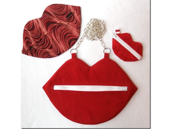 Free pattern: Kiss bag shaped like lips, in purse and mini pouch sizes