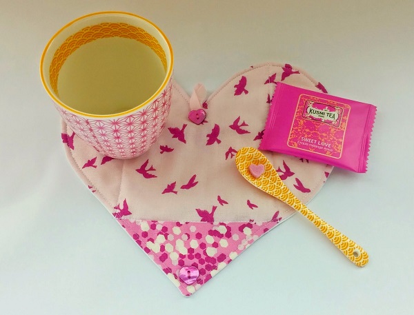 Tutorial: Heart mug rug that folds into an envelope