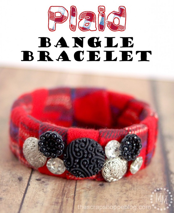 Tutorial: Scrap fabric and button bangle bracelet