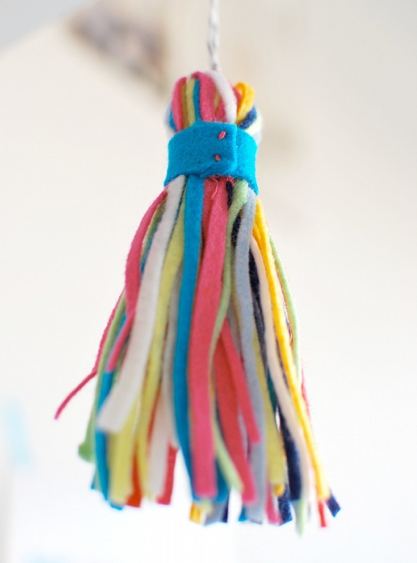 Tutorial: Colorful felt tassel