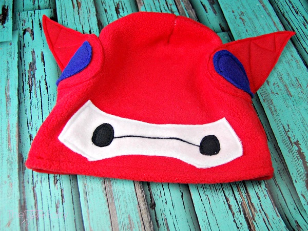 Free pattern: Baymax superhero fleece hat