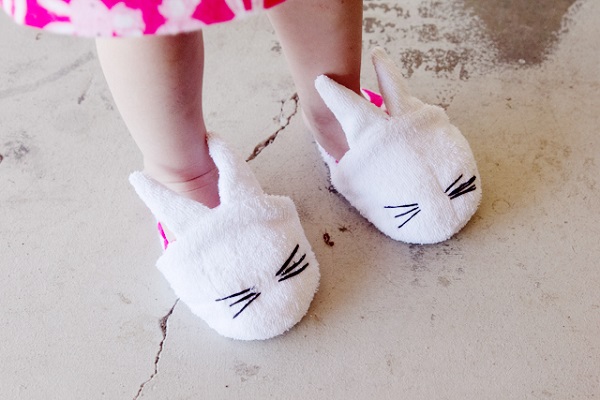 Free pattern: Little kid bunny slippers