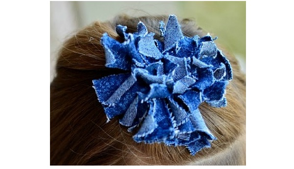 Tutorial: Raggedy denim flower hair accessory