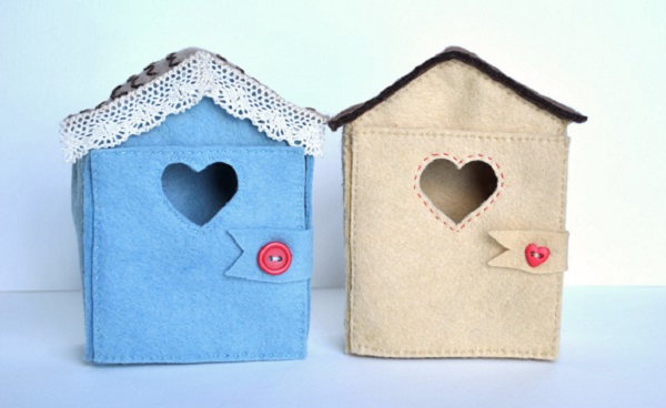 Free pattern: Tiny felt houses