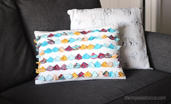 Tutorial: Scrappy folded fabric tassel pillow