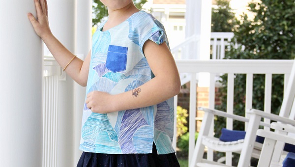 Free pattern: Girls button shoulder top