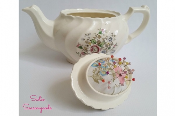 Tutorial: Pincushion in a teapot