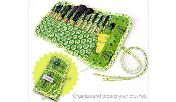 Tutorial: Make-up brush roll with a small zippered pocket