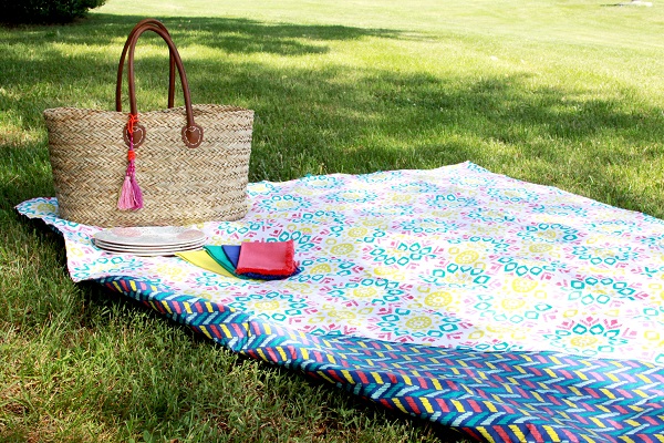 Tutorial: Make a waterproof picnic blanket in just 15 minutes