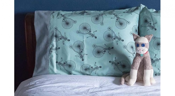 Video tutorial: How to make a pillowcase